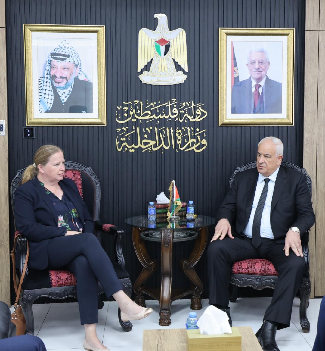 اللواء هب الريح يستقبل ممثلة النرويج